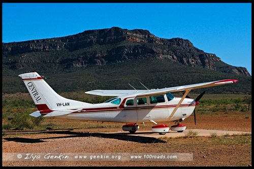 Самолет, Aeroplane, Вилпена Поунд, Wilpena Pound, Северная цепь гор Флиндерс, Northern Flinders Ranges, Аутбек, Аутбэк, Outback, Южная Australia, South Australia, Австралия, Australia